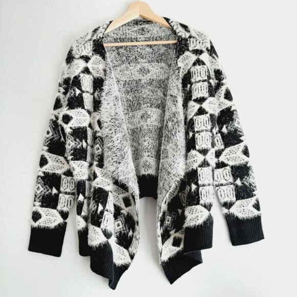 BESCA Wool Blend Fuzzy Open Front Cardigan Sweater B&W Tribal Geo Pattern Sz L - Picture 16 of 16